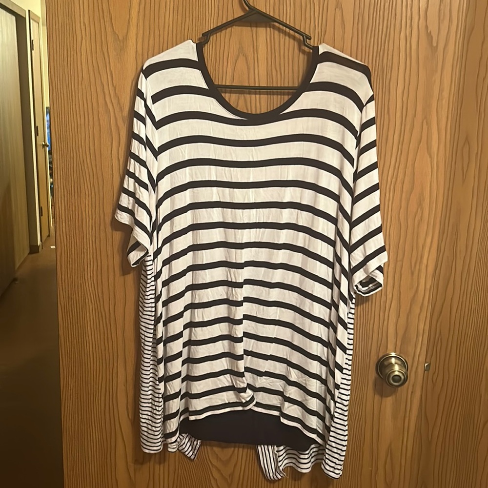 Women’s CJ Banks Top size 2x